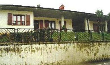 Immobile in asta di 124 m² con 4 locali a Castelli
