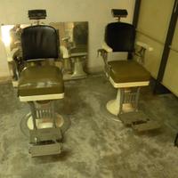 Poltrone da barbiere con specchi a V fine anni 40