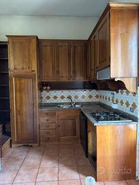 Cucina in legno massello di castagno