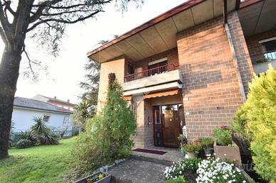 VILLA A SCHIERA A GORIZIA