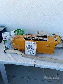 Aspirapolvere/spazzola tappeto.