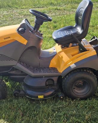 Trattorino taglia erba stiga