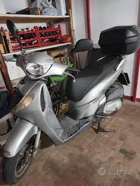 Honda SH 150i, scooter 150 cc PGM-FI, grigio metal