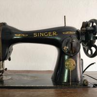 Macchina da cucire SINGER d'epoca con mobiletto