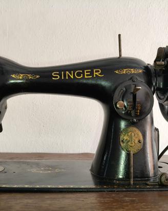 Macchina da cucire SINGER d'epoca con mobiletto