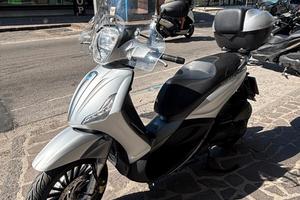Piaggio Beverly 300 S parabrezza e bauletto