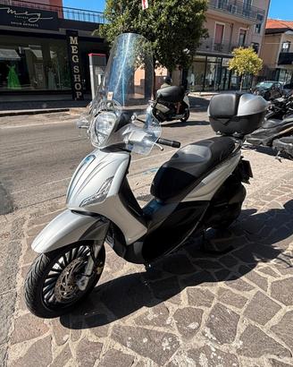 Piaggio Beverly 300 S parabrezza e bauletto