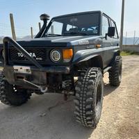 TOYOTA Land Cruiser LJ70