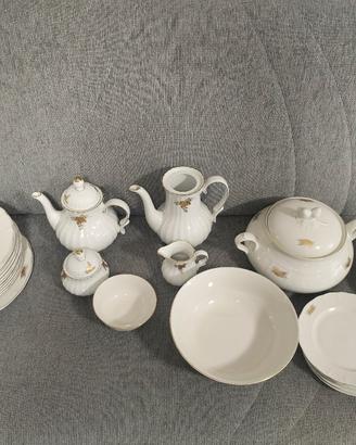 Set di porcellana bianca
