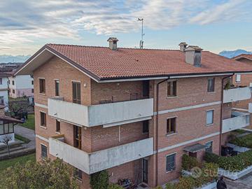 LUMINOSO TRICAMERE ALL'ULTIMO PIANO CON GARAGE:...