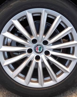 CERCHIO DA 17  A TURBINA  ALFA GIULIA CON GOMMA