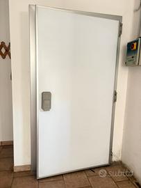 Ampio vano frigo componibile con motore esterno