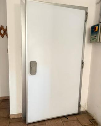 Ampio vano frigo componibile con motore esterno