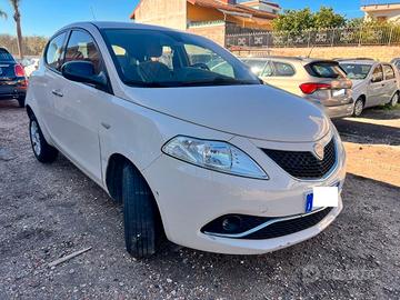 Lancia Ypsilon 0.9 TwinAir 85 CV 5 porte Metano Ec