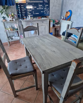 tavolo per cucina con sedie 