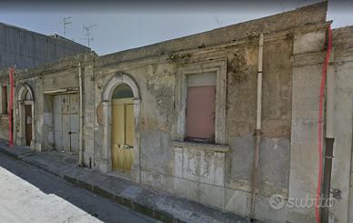 Casa doppia da ristrutturare