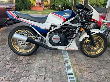 Honda VF750