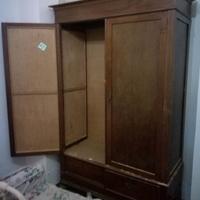 Antico armadio in legno 