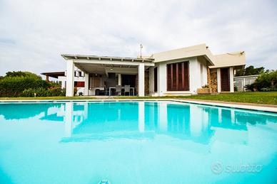 Villa pied dans l'eau con piscina - Stintino