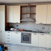 Cucina completa di elettrodomestici