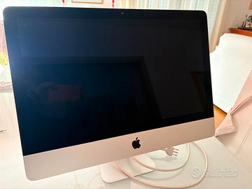 iMac 21.5” Apple (Late 2015) i5 + Tastiera + Mouse