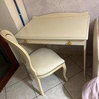Scrivania in legno