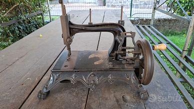 Macchina da cucire Singer Fiddle