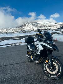 Benelli TRK 502 con accessori