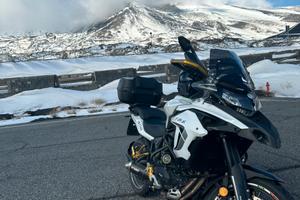 Benelli TRK 502 con accessori