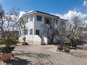 Vieste villetta a 150 mt dal mare