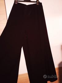 due gonne pantalone uno blu e l'altro nero