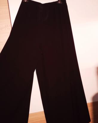 due gonne pantalone uno blu e l'altro nero