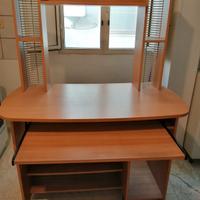 scrivania in legno con porta pc e porta cd