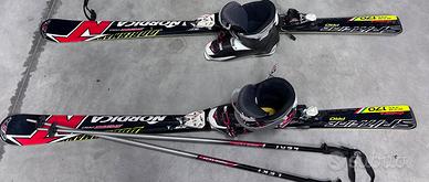 Sci casco e scarponi