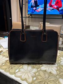 Borsa nera ecopelle firmata
