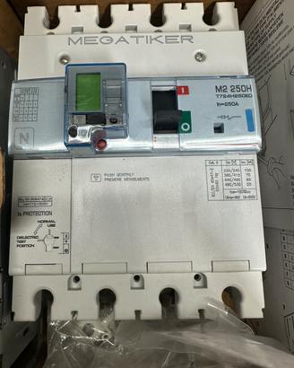 Bticino automatico differenziale 250A 4 poli