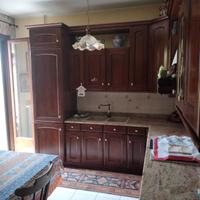 Cucina classica in noce ad angolo 
