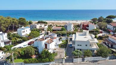 Villa a pochi passi dal mare