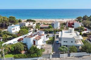 Villa a pochi passi dal mare