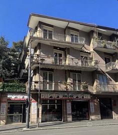 Ampio Locale Commerciale in Via Circumvallazione