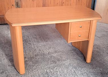 Scrivania in legno massello