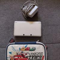 Nintendo 3DS con custodia di Cars e caricatore