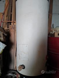 Boiler elettrico per acqua calda