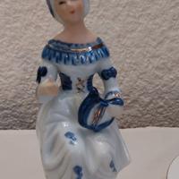 statuina di damina simil Capodimonte 