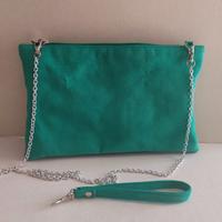 Borsa in camoscio verde con tracolla argento