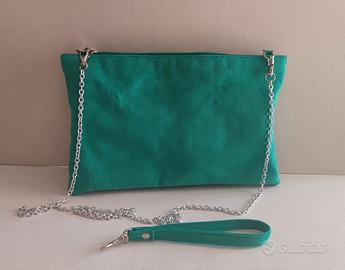 Borsa in camoscio verde con tracolla argento