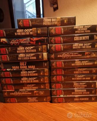 James Bond. Don Camillo e altri VHS 