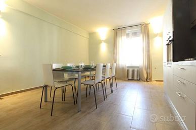 Appartamento di 220 m² con più di 5 locali a Moden