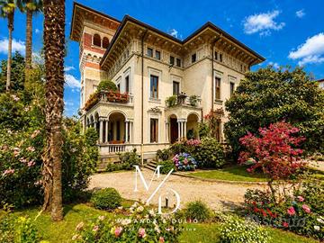 Villa di 650 m² con più di 5 locali e box auto dop