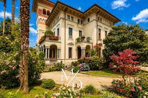 Villa di 650 m² con più di 5 locali e box auto dop